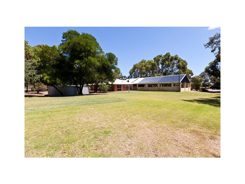 62 Craddon road, Oakford WA 6121