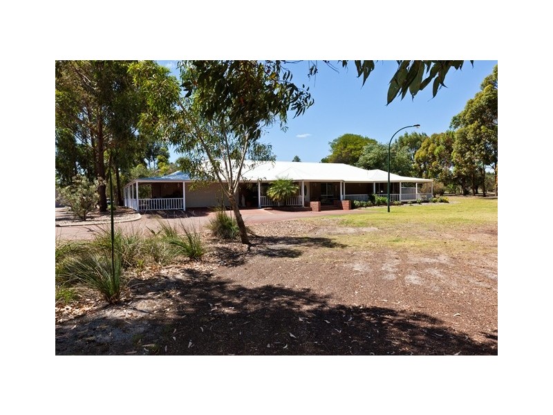 62 Craddon road, Oakford WA 6121