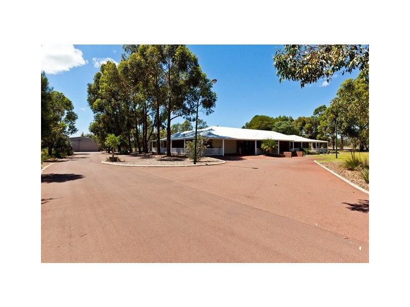 62 Craddon road, Oakford WA 6121