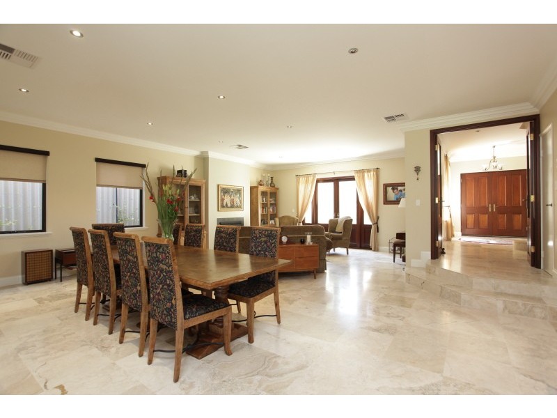 70 Kitchener Road, Melville WA 6156