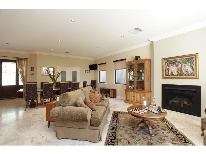 70 Kitchener Road, Melville WA 6156