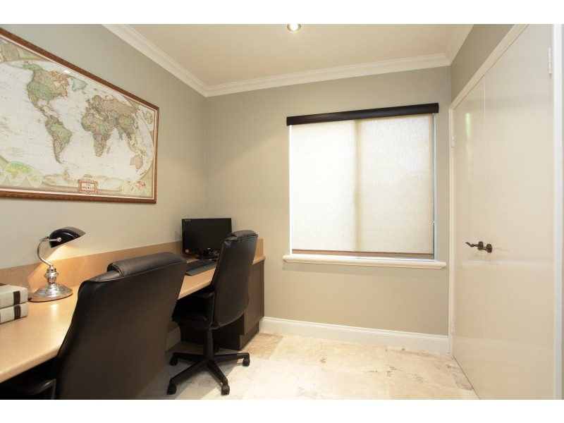 70 Kitchener Road, Melville WA 6156