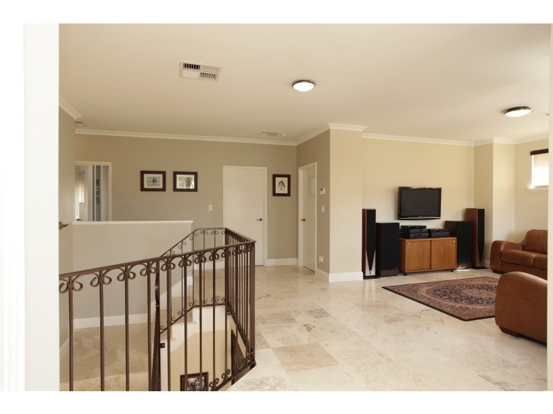 70 Kitchener Road, Melville WA 6156