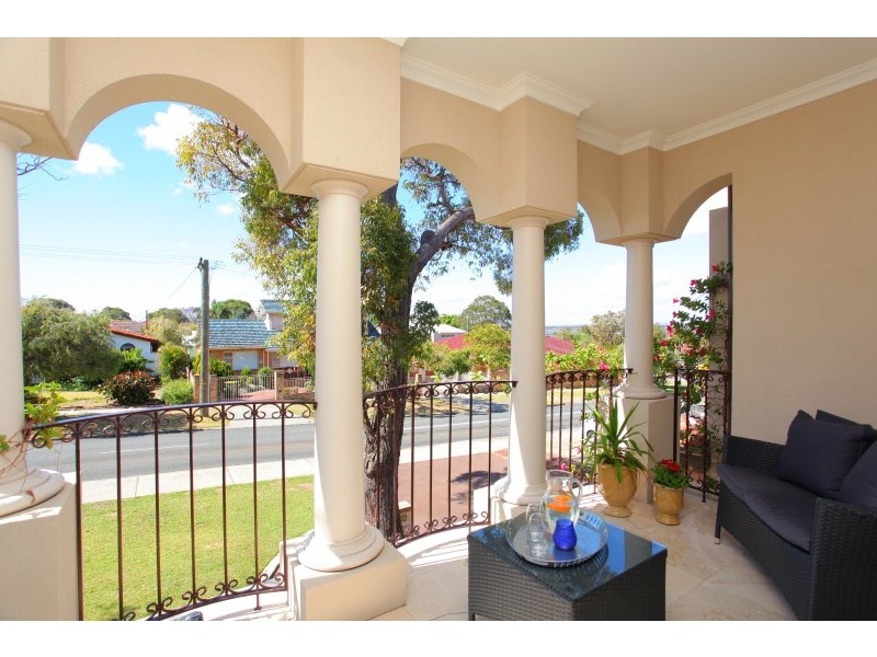 70 Kitchener Road, Melville WA 6156