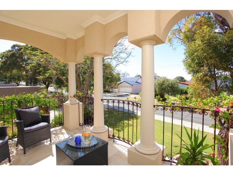 70 Kitchener Road, Melville WA 6156