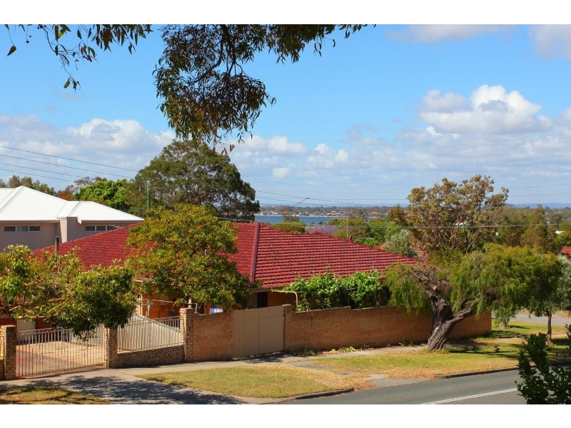 70 Kitchener Road, Melville WA 6156