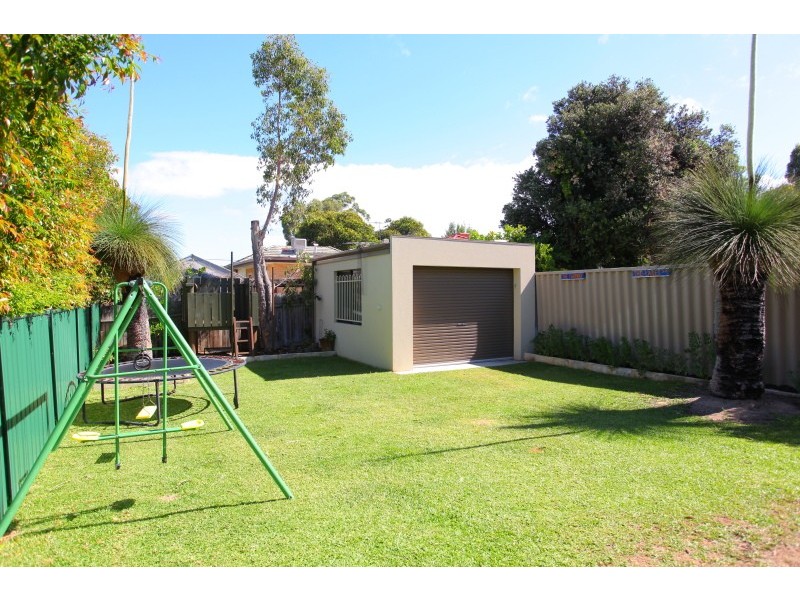 70 Kitchener Road, Melville WA 6156