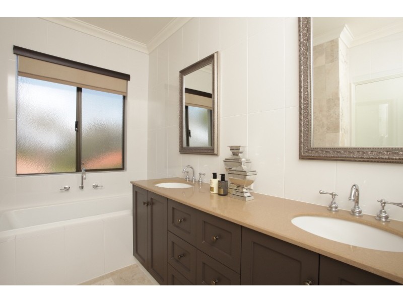 70 Kitchener Road, Melville WA 6156