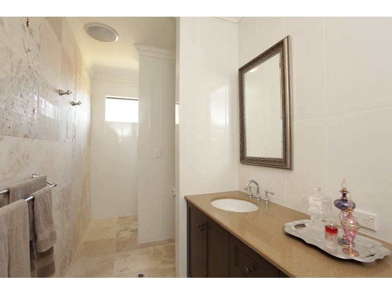 70 Kitchener Road, Melville WA 6156