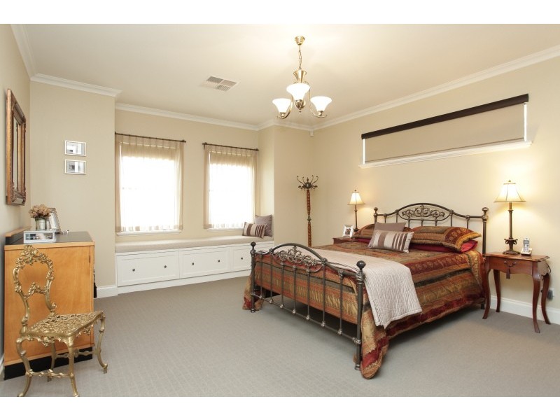 70 Kitchener Road, Melville WA 6156