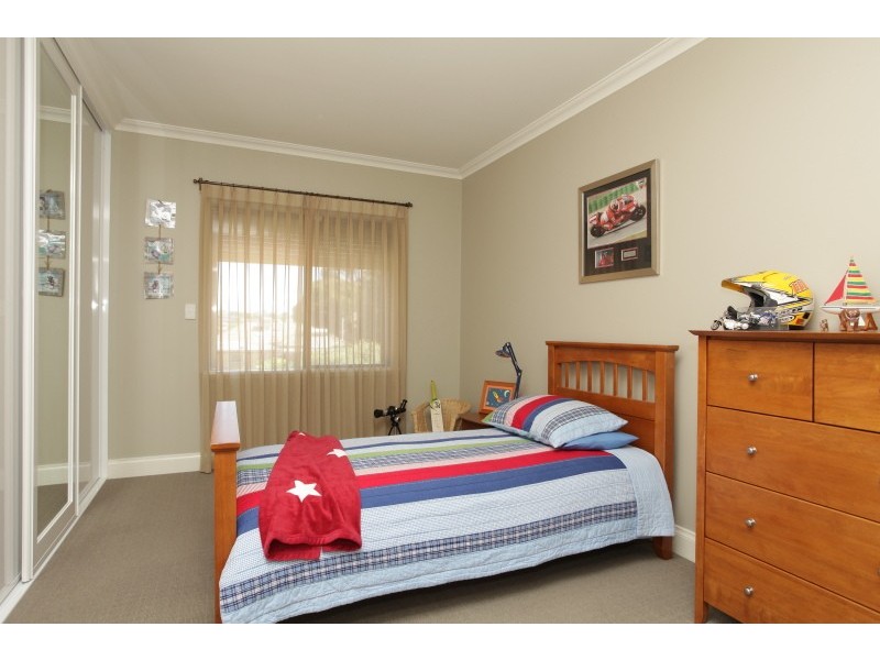 70 Kitchener Road, Melville WA 6156