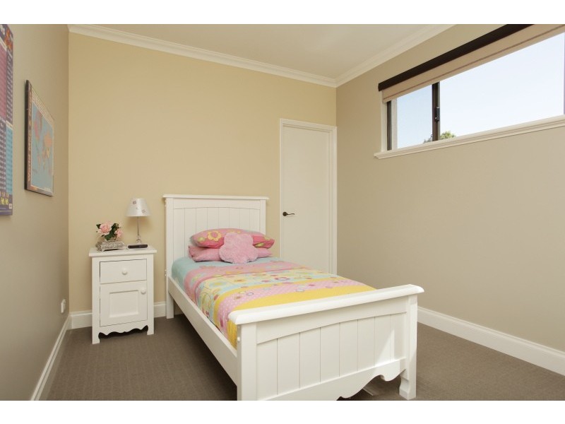 70 Kitchener Road, Melville WA 6156