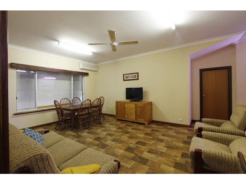 22 Redwood Crescent, Melville WA 6156