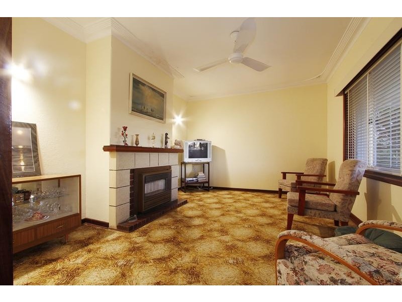 22 Redwood Crescent, Melville WA 6156