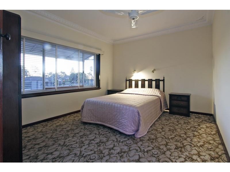 22 Redwood Crescent, Melville WA 6156