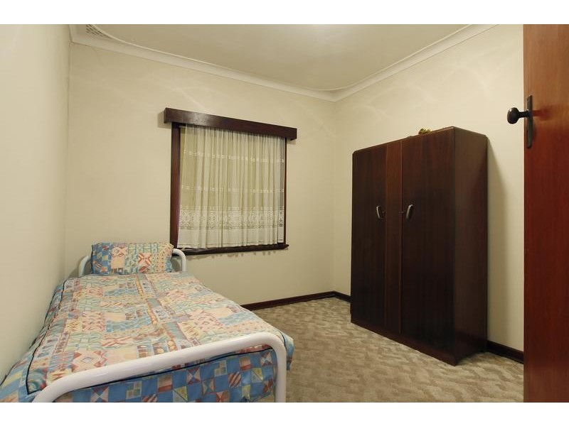 22 Redwood Crescent, Melville WA 6156