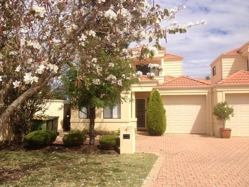 4/9 Groves Avenue, Attadale WA 6156