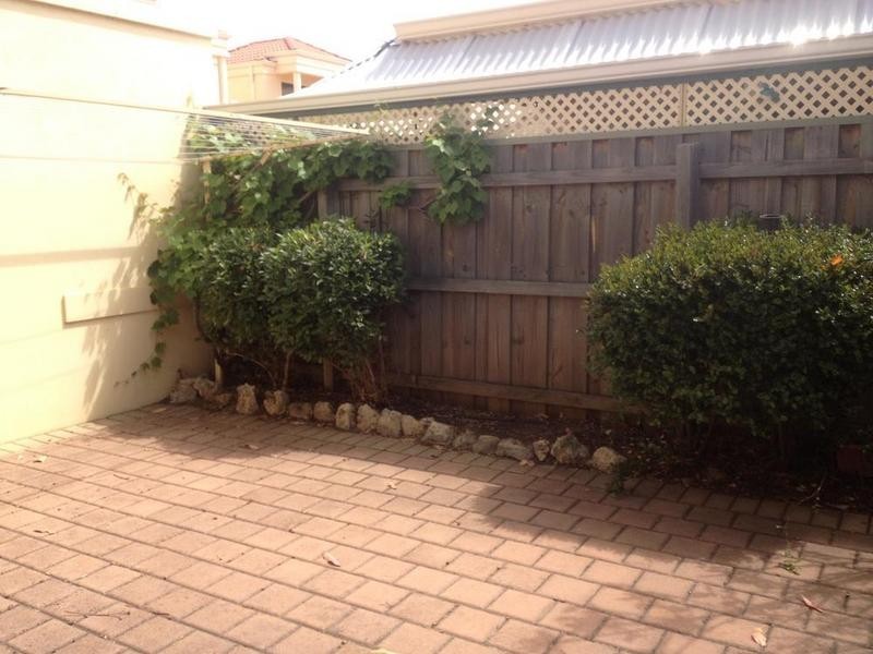 4/9 Groves Avenue, Attadale WA 6156