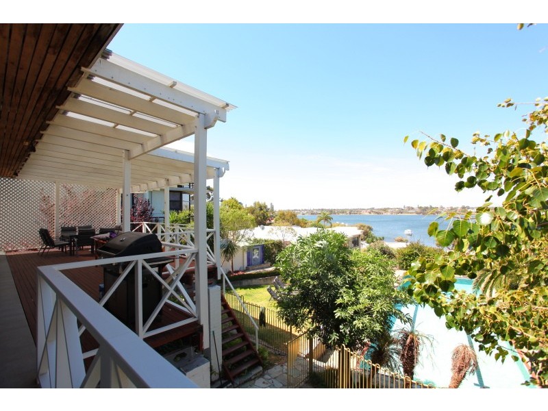 8 Stoke Street, Mount Pleasant WA 6153