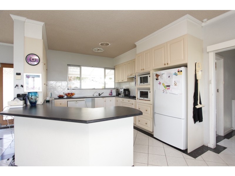 8 Stoke Street, Mount Pleasant WA 6153