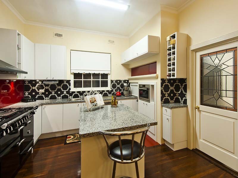 6 Oxford St, Kensington WA 6151