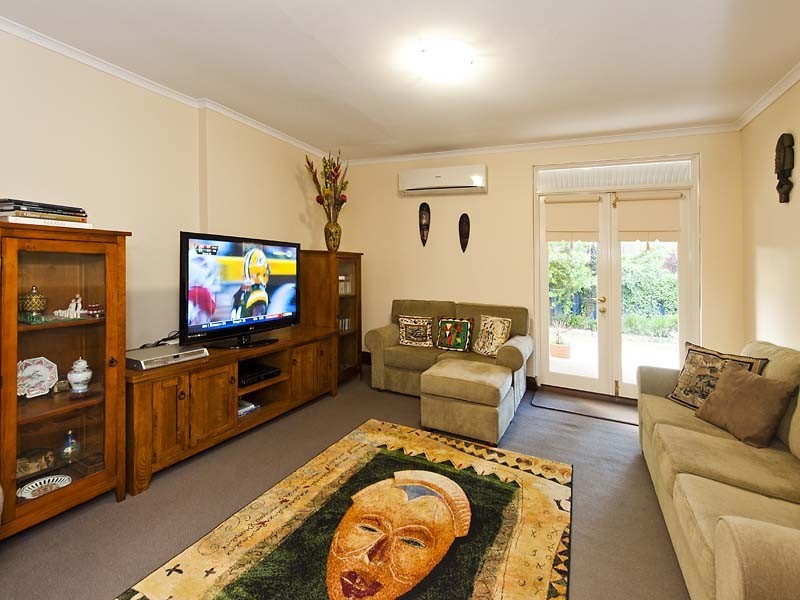 6 Oxford St, Kensington WA 6151