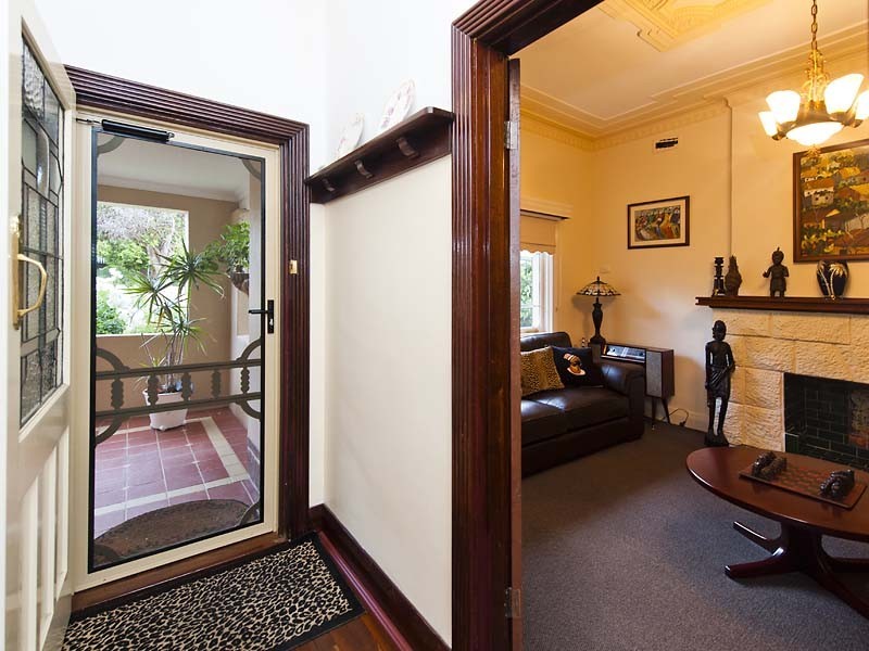 6 Oxford St, Kensington WA 6151