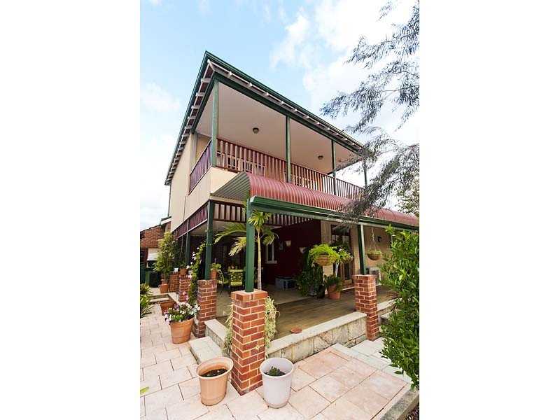 6 Oxford St, Kensington WA 6151