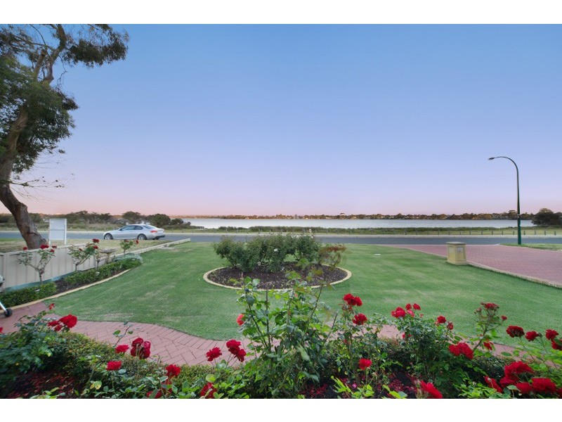 22 Salter Point Pde, Salter Point WA 6152