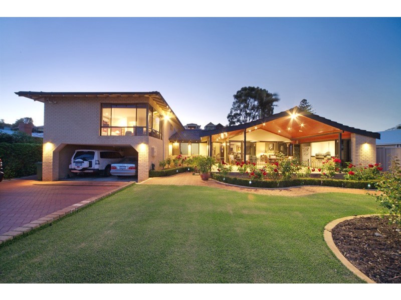 22 Salter Point Pde, Salter Point WA 6152
