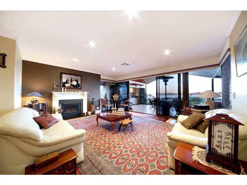 22 Salter Point Pde, Salter Point WA 6152