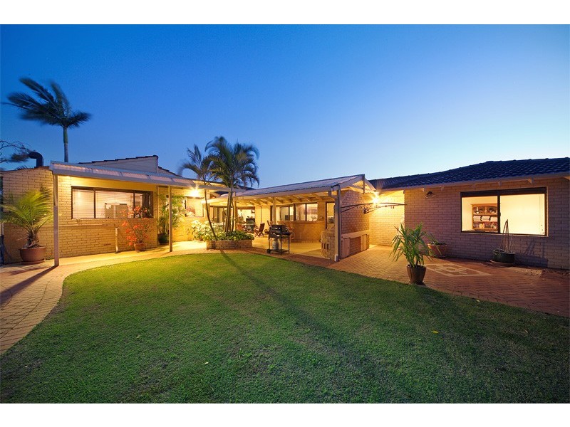 22 Salter Point Pde, Salter Point WA 6152