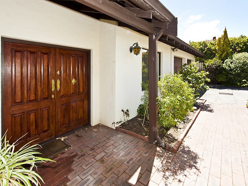 4/10 Bridges Road, Melville WA 6156