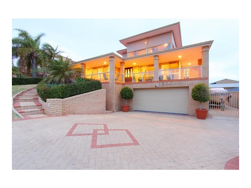 26 Arlington Loop, Coogee WA 6166