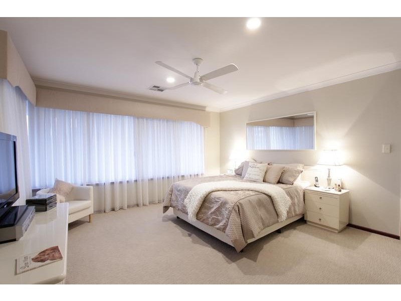 26 Arlington Loop, Coogee WA 6166