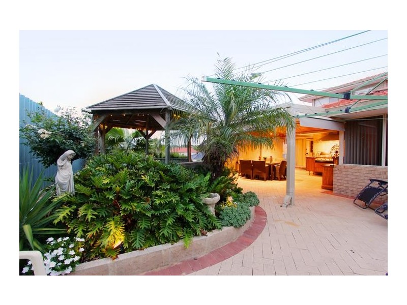 26 Arlington Loop, Coogee WA 6166