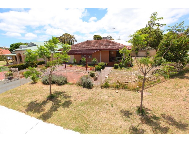 52 Davenport Rd, Booragoon WA 6154