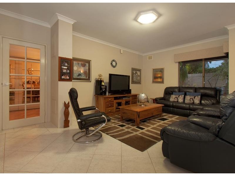 7 Crest Avenue, Mount Pleasant WA 6153