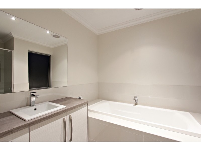 27B McCoy Street, Melville WA 6156