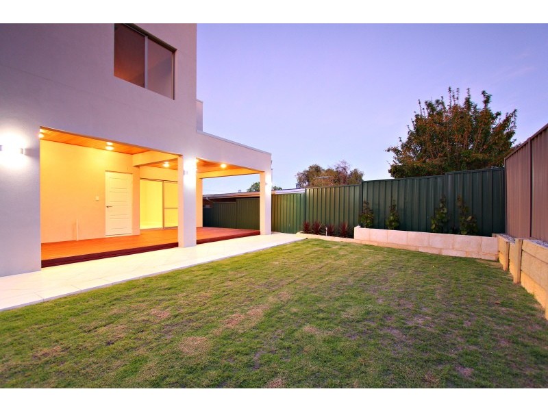 27B McCoy Street, Melville WA 6156