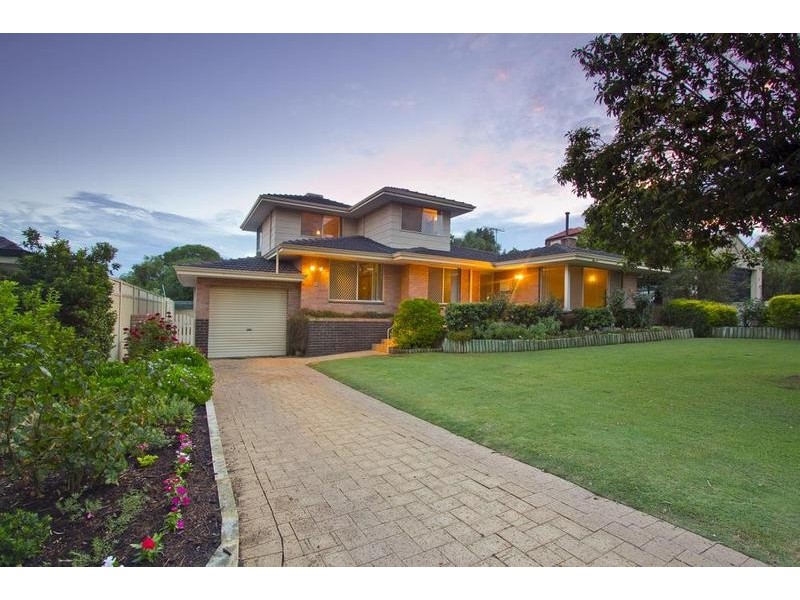 13 Pickering Way, Booragoon WA 6154