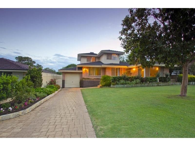 13 Pickering Way, Booragoon WA 6154