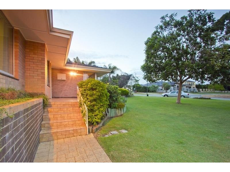 13 Pickering Way, Booragoon WA 6154