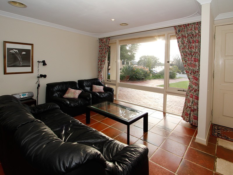 89 Riverton Drive, Rossmoyne WA 6148