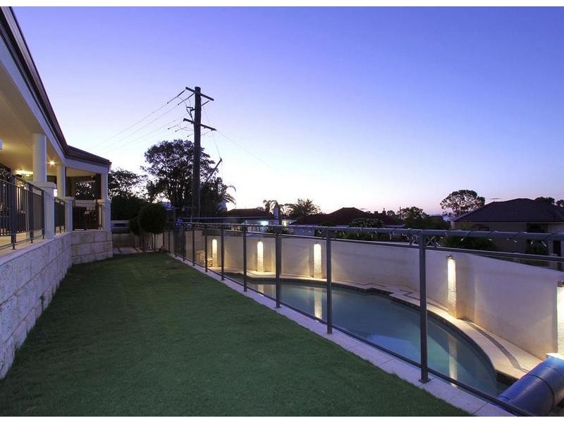 5 Hope Rd, Ardross WA 6153