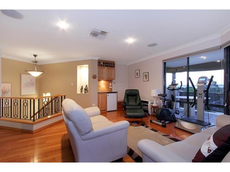5 Hope Rd, Ardross WA 6153