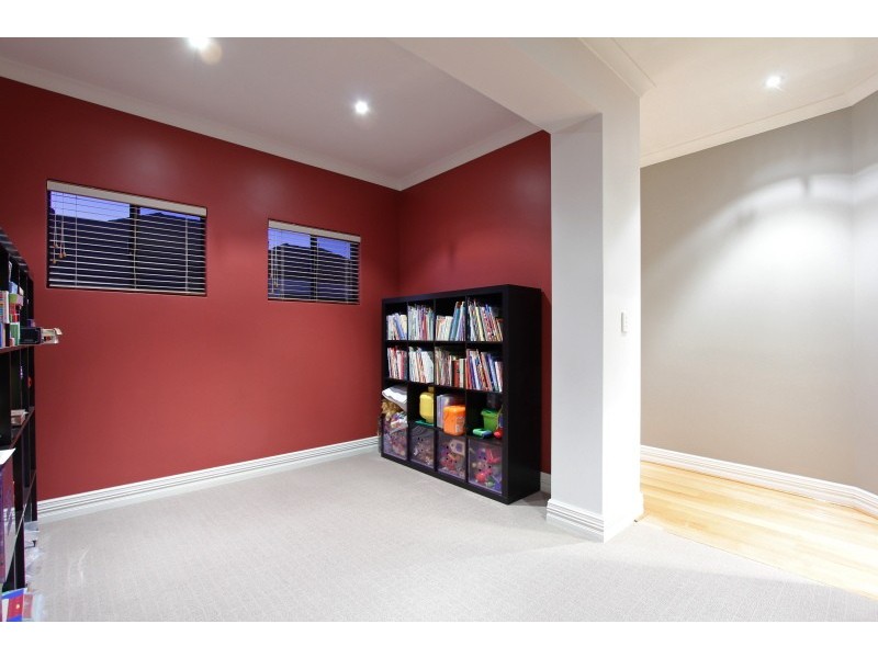 8 Helm Street, Mount Pleasant WA 6153