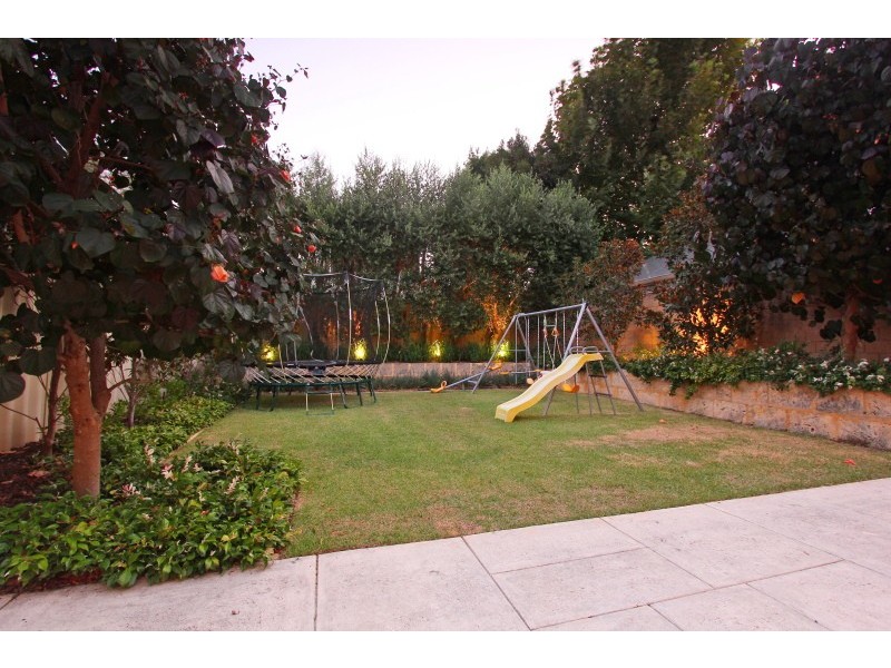 8 Helm Street, Mount Pleasant WA 6153