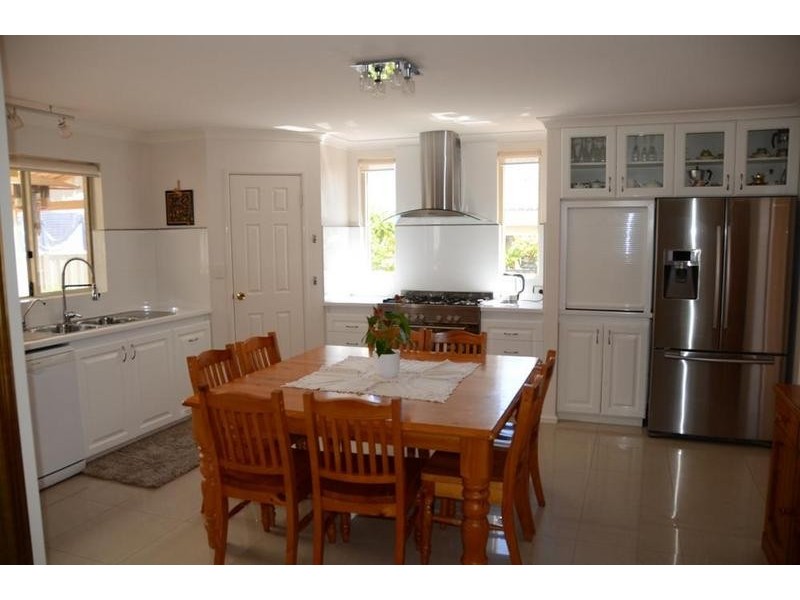 44A Davy St, Alfred Cove WA 6154