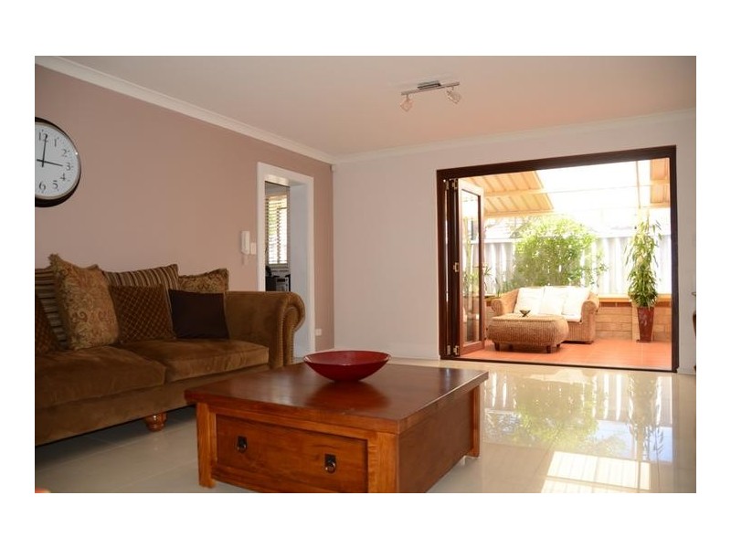 44A Davy St, Alfred Cove WA 6154